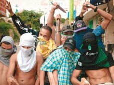 Pandilleros de Cristo Rey y Villa Juana atacan moradores con palo y Gillette