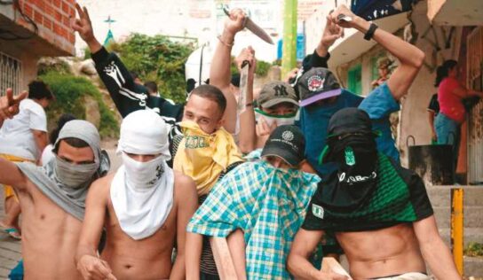 Pandilleros de Cristo Rey y Villa Juana atacan moradores con palo y Gillette