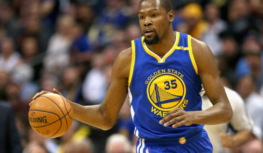 Durant sufre un esguince de rodilla