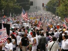 Indocumentados aportan 11.740 millones de dólares en impuestos en EEUU