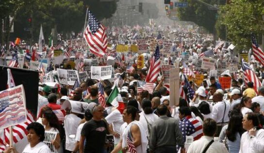 Indocumentados aportan 11.740 millones de dólares en impuestos en EEUU