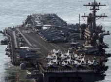 Corea del Norte amenaza con hundir el portaaviones de EE.UU