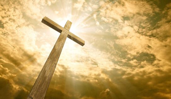 De Jesús, la cruz, para adorar a Dios