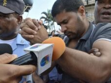 Familias revelan el padre Elvin Taveras le daba “dinero y chalacas” a los niños