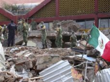 México busca reponerse del sismo; donde van 65 muertos