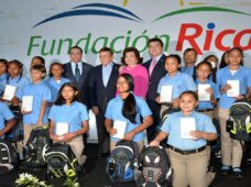 Andrés Navarro destaca responsabilidad social de empresarios con aportes a la educación