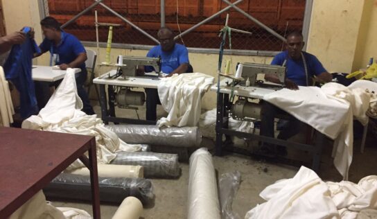 Internos del Modelo Penitenciario confeccionan 10 mil sábanas que utilizaría Plan Social de la Presidencia para damnificados huracán Irma