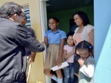 Andrés Navarro llama a asistir masivamente a clases mañana lunes