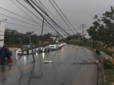 COE pide a población transitar con precaución en vías del este, por efectos de huracán María