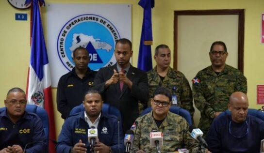 El COE mantiene ocho provincias en alerta roja por posible paso del huracán María