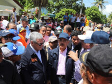 Danilo recorre zonas afectadas de Montecristi y Duarte. Garantiza solución definitiva a comunidades