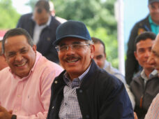 Gobierno financiará 5,000 tareas a dos asociaciones campesinas de Las Calderas, Baní