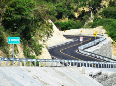 Los sureños están felices; Danilo entrega carretera Padre Las Casas-Bohechío