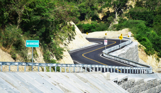 Los sureños están felices; Danilo entrega carretera Padre Las Casas-Bohechío