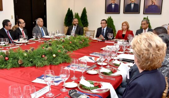 Andrés Navarro recibe aprobación del Consejo Nacional de Educación para Plan Estratégico Institucional