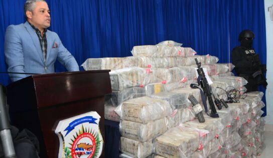 DNCD OCUPA MAS DE MIL PAQUETES PRESUMIBLEMENTE COCAINA EN BARAHONA