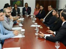 Presidente de la Cámara de Diputado Recibí la Comisión de Jóvenes de varios Partidos en busca del 25% de la cuota para la juventud