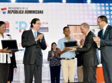 Andrés Navarro destaca grandes avances del sistema educativo durante el año 2017