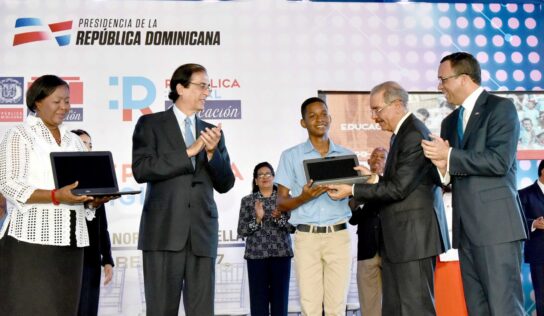 Andrés Navarro destaca grandes avances del sistema educativo durante el año 2017