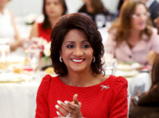 Primera Dama exhorta población trabajar para seguir avanzando en el camino de prosperidad de RD