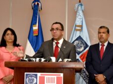 Andrés Navarro dispone amplio programa de rehabilitación y ampliación de escuelas en todo el país