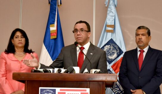 Andrés Navarro dispone amplio programa de rehabilitación y ampliación de escuelas en todo el país