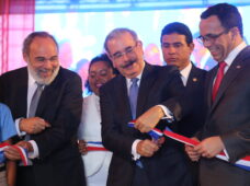 PRESIDENTE DANILO MEDINA ENTREGA CENTRO EDUCATIVO EN BOCA CHICA  CON 29 AULAS PARA LA JORNADA ESCOLAR EXTENDIDA