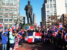 El cónsul en Nueva York Carlos Castillo encabezó ofrenda floral a Juan Pablo Duarte en el 205 aniversario de su nacimiento