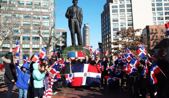 El cónsul en Nueva York Carlos Castillo encabezó ofrenda floral a Juan Pablo Duarte en el 205 aniversario de su nacimiento