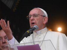 Papa: La corrupción es un pantano cupadizo que cuando quiere salir te vas más adentro