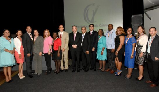 MINISTERIO DE EDUCACIÓN OBTIENE EL 54.5% DE LAS MEDALLAS EN EL PREMIO NACIONAL A LA CALIDAD Y PRÁCTICAS PROMISORIAS