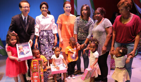 Con presentación de obra y juguetes para 5 mil niños, Despacho Primera Dama celebra Día de Reyes