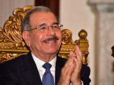 Danilo en Davos celebra exaltación de Vladimir Guerrero al Salón de la Fama Cooperstown