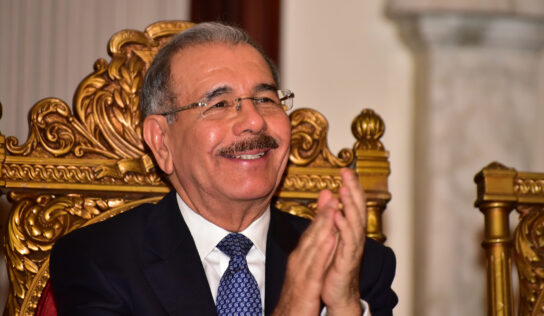 Danilo en Davos celebra exaltación de Vladimir Guerrero al Salón de la Fama Cooperstown