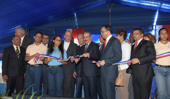 PRESIDENTE DANILO MEDINA ENTREGA DOS NUEVOS CENTROS EDUCATIVOS INSTITUTO POLITÉCNICO LOYOLA EN SAN CRISTÓBAL