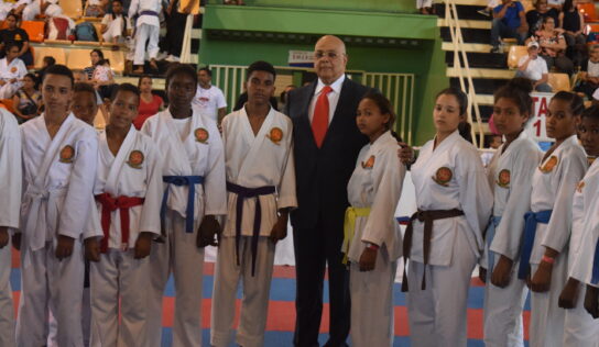 RECONOCEN TRAYECTORIA Y APORTES AL DEPORTE DEL PRESIDENTE DEL CONSEJO NACIONAL DE DROGAS