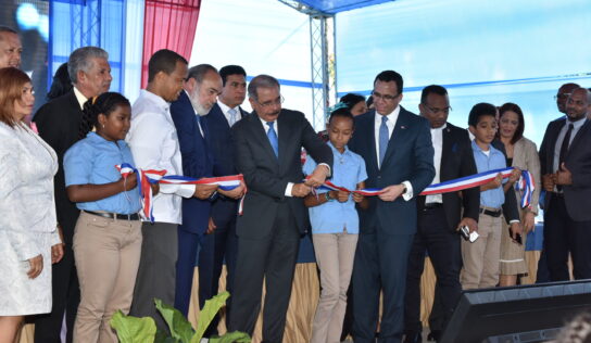 PRESIDENTE DANILO MEDINA ENTREGA MODERNO CENTRO EDUCATIVO EN SANTO DOMINGO ESTE