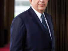 Valdez Albizu se reúne con tesoreros de bancos múltiples y entidades financieras