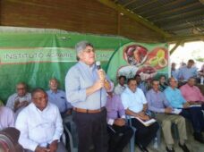 Fernando Rosa y funcionarios gubernamentales dan cumplimiento demandas comunitarias en La Cumbre y Pedro García