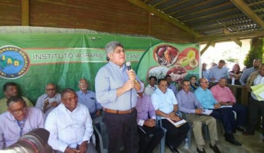 Fernando Rosa y funcionarios gubernamentales dan cumplimiento demandas comunitarias en La Cumbre y Pedro García