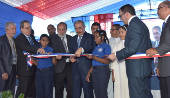 Presidente Danilo Medina entrega nuevo plantel para 630 estudiantes en Hacienda Estrella