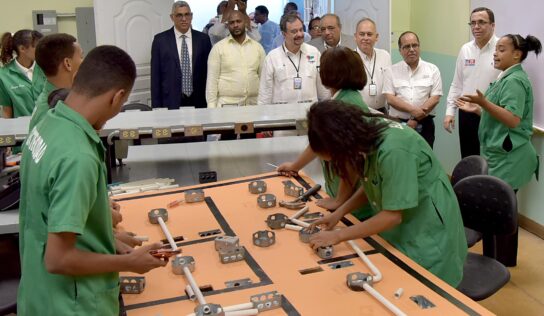 ANDRÉS NAVARRO MUESTRA A MINISTROS DE CENTROAMÉRICA AVANCES DE LA REVOLUCIÓN EDUCATIVA