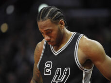 Segun Fuentes: Kawhi Leonard regresa a NY para rehabilitarse