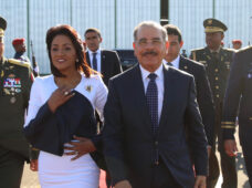 Danilo Medina sale hacia Lima, Perú, rumbo a III Cumbre Empresarial y VIII Cumbre de las Américas