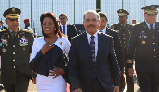 Danilo Medina sale hacia Lima, Perú, rumbo a III Cumbre Empresarial y VIII Cumbre de las Américas