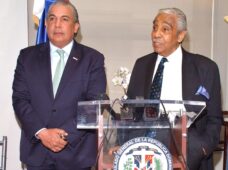 El ex congresista estadounidense Charles Rangel da bienvenida a decisión del Gobierno Dominicano de establecer relaciones con China