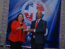 Instituto de Contadores reconoce a la catedrática universitaria Emma Polanco