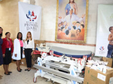 Despacho Primera Dama aporta medicamentos, alimentos y equipos para pacientes Hospital Docente Padre Billini
