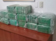 AUTORIDADES OCUPAN 71 KILOS DE COCAINA EN COSTAS DEL SEIBO