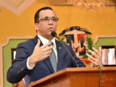 ANDRÉS NAVARRO ASEGURA QUE SOLO CON EDUCACIÓN Y EMPLEO PARA LOS JÓVENES SE LOGRARÁ EL DESARROLLO DEL PAÍS